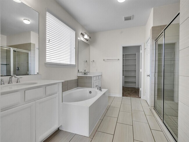 Building Photo - 11066 Walts Run Ln