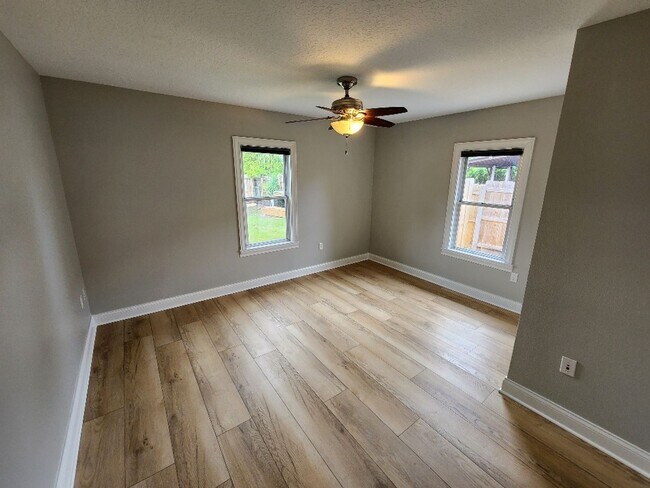 Building Photo - Lovely 3 Bedroom 1 Bath Home