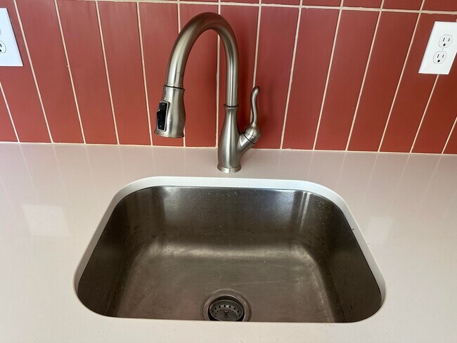 Building Photo - 307 W Main St