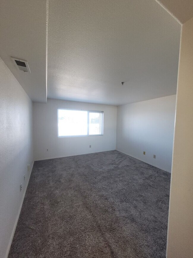 Building Photo - Waterfront Condo