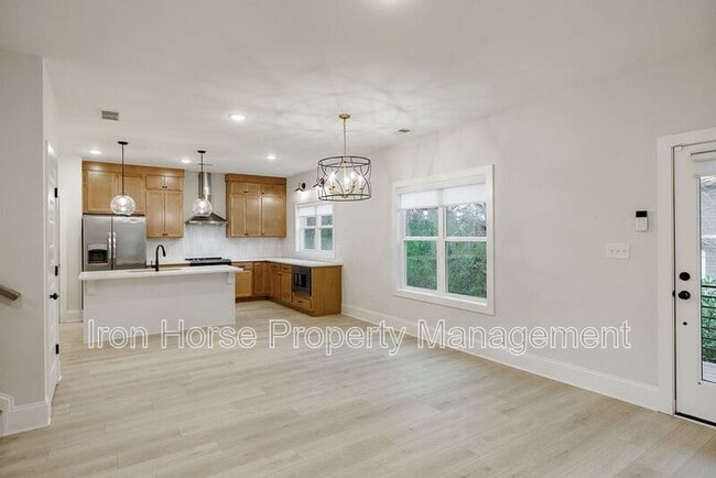 Building Photo - 125 Harper St