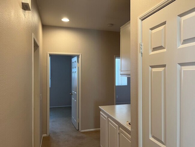 Building Photo - Single Story in French Valley 3 Bed/2 Bath