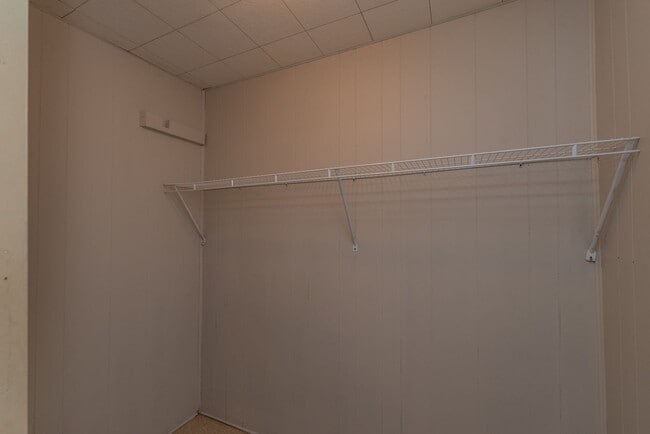 Building Photo - 4 bed/2 bath single-family home for lease ...