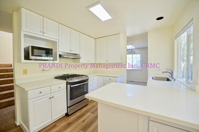 Building Photo - 9 Bayview St