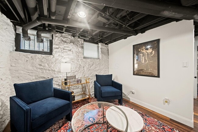 Building Photo - 503 S 3rd St