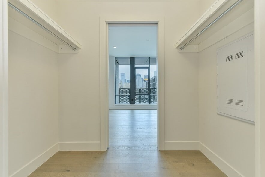 Building Photo - 40 Traveler St