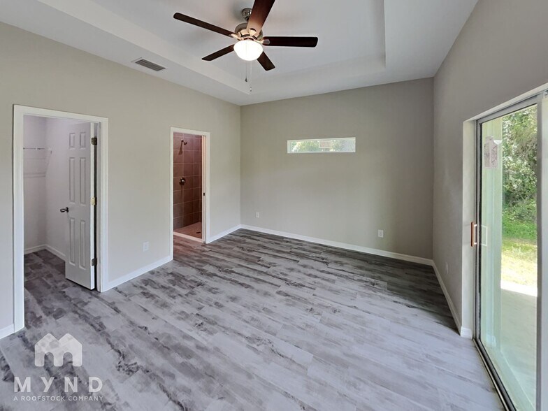 Building Photo - 7423 W Cameo Cir