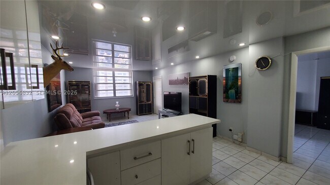 Building Photo - 1849 S Ocean Dr