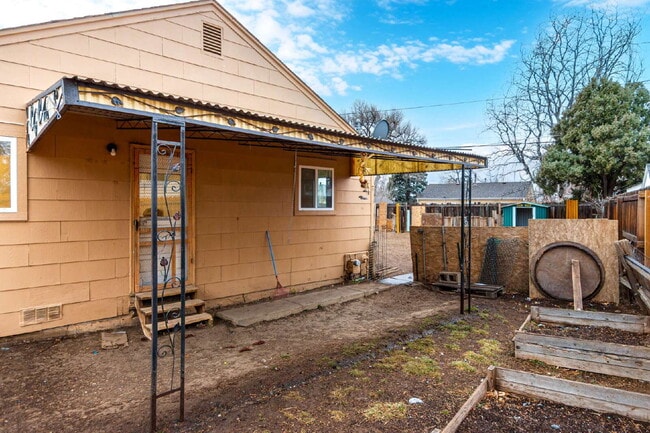 Building Photo - 981 Lansing St