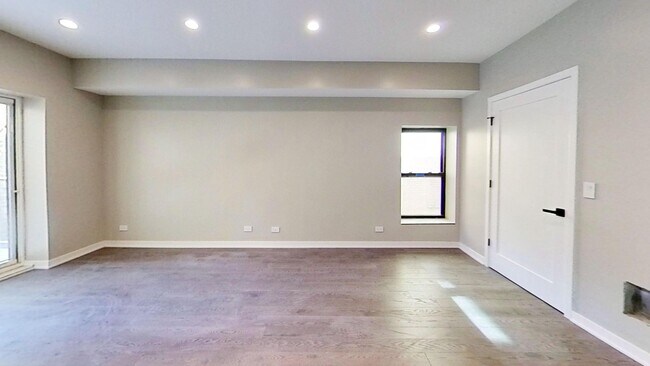 Building Photo - Just Rehabbed Top Floor River North One Be...