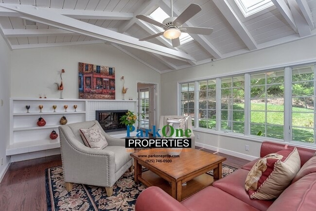 Building Photo - Amazing Moraga Home with incredible lot!