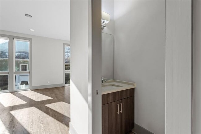 Building Photo - 63 Reynolds Square Ln