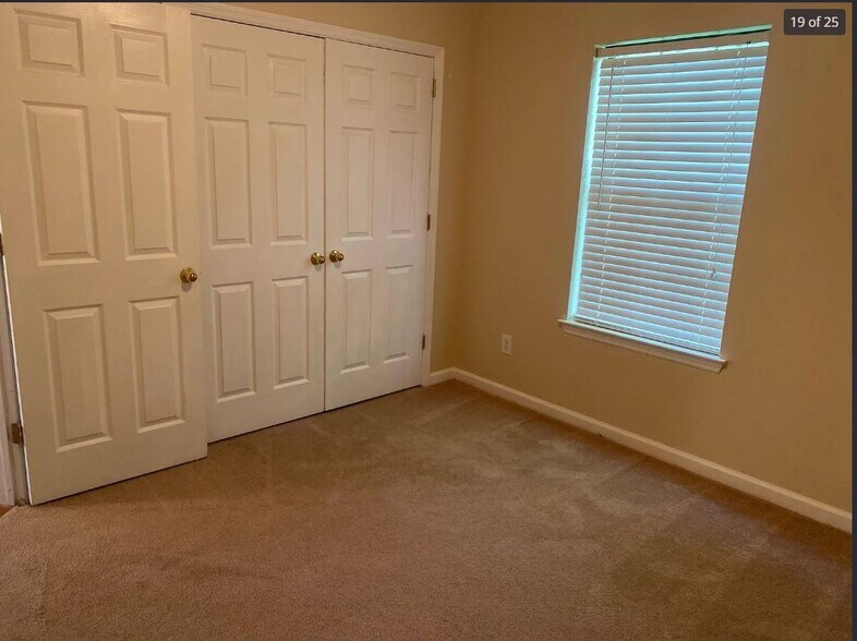 Building Photo - 137 Laredo Cir