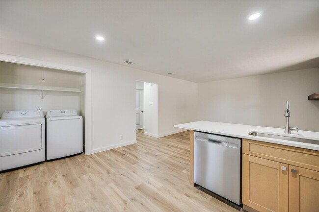 Building Photo - "Charming 2-Bed Retreat in Georgetown – Cozy 768 Sq Ft Haven!"