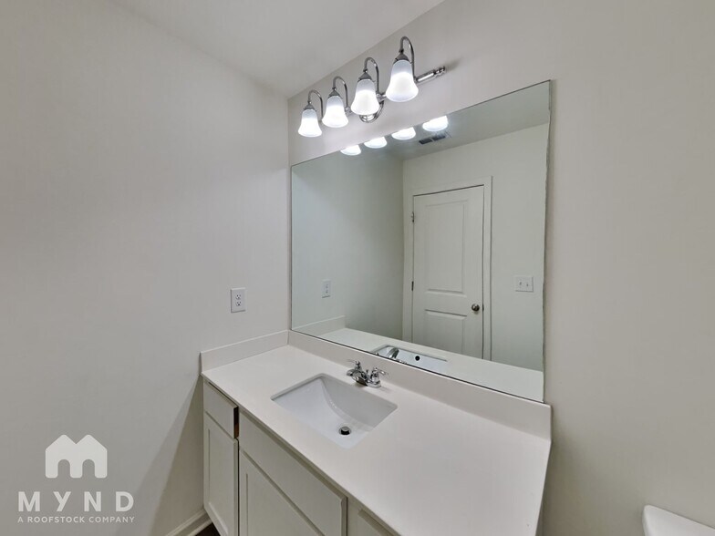 Building Photo - 133 Swindon Dr