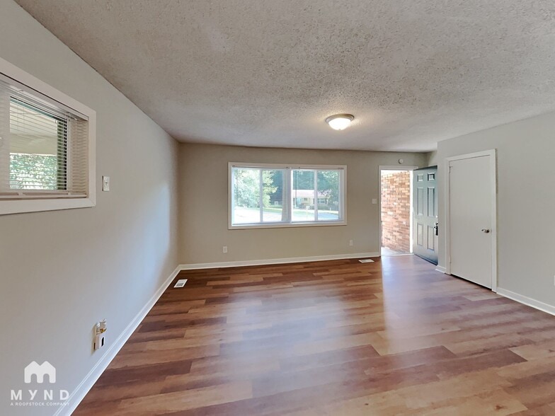 Building Photo - 440 Burgundy Rd