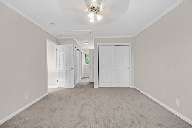 Building Photo - Stunning San Carlos 5 bedroom 4 bathroom H...