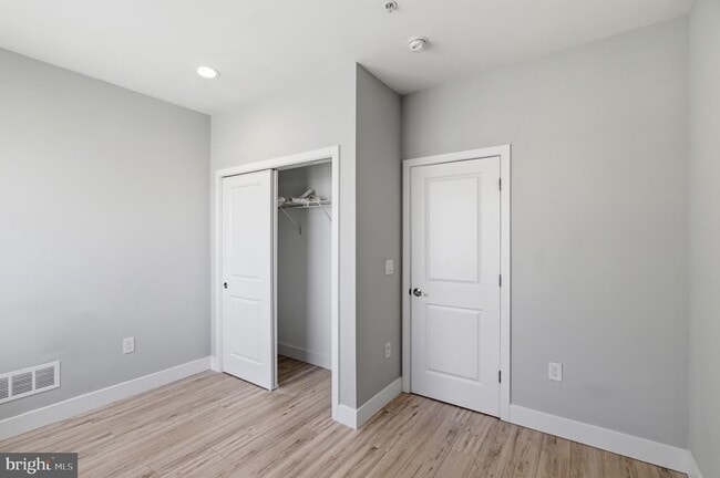 Building Photo - 1448 N Myrtlewood St