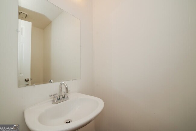 Building Photo - 6868 Robinwood Trail