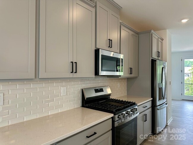 Building Photo - 1556 Blanche St