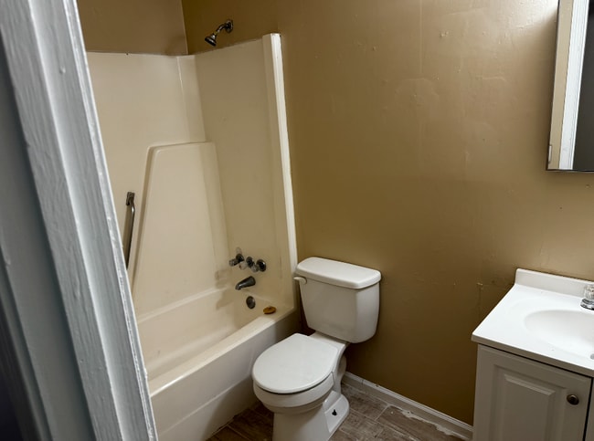 Building Photo - 940 Pebblebrook Dr