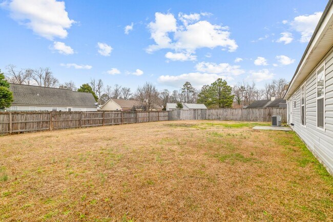 Building Photo - 3 Bedroom 2 Bathroom Home