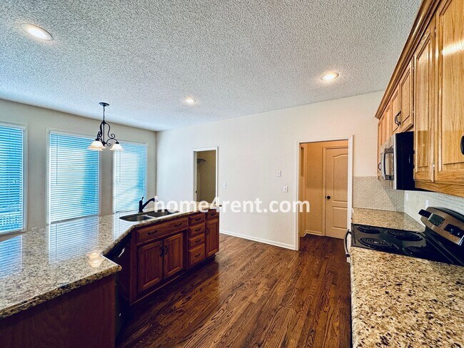 Building Photo - Blue Valley Northwest home on a cul-de-sac w/ granite counters, ss appliances and fenced yard!