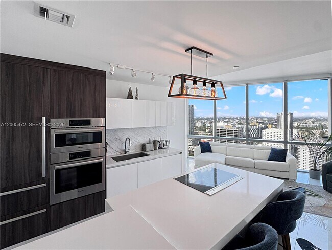 Building Photo - 851 NE 1st Ave