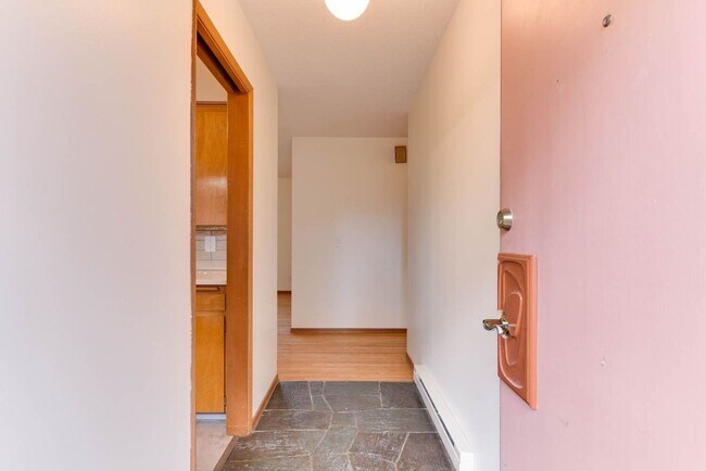 Building Photo - Terra Linda Home - 3 Bedrooms, 2 Baths, 1,...