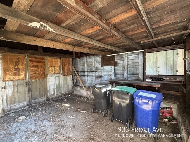 Building Photo - 933 Front Ave