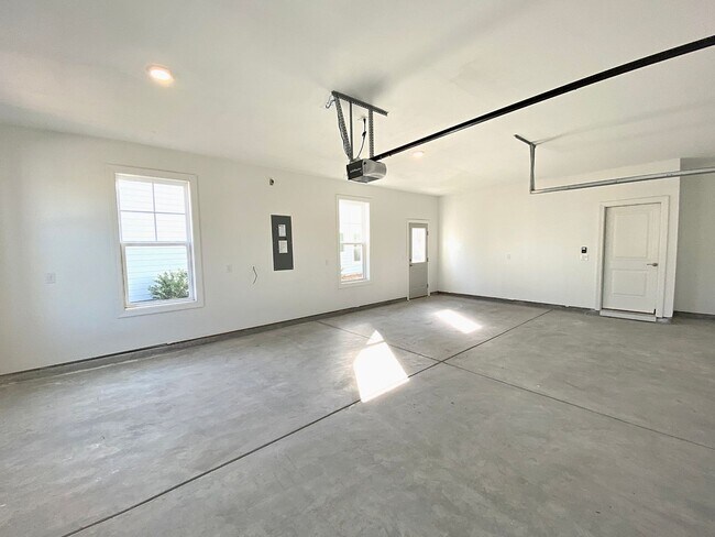 Building Photo - Stunning 6 bedroom in Cane Bay loaded with...