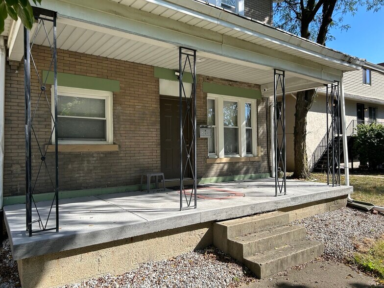 Front Porch - 380 E 15th Ave