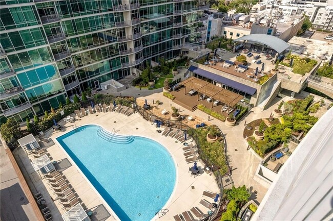 Building Photo - 943 Peachtree St NE