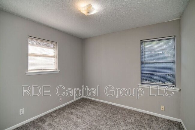 Building Photo - 502 Brown St