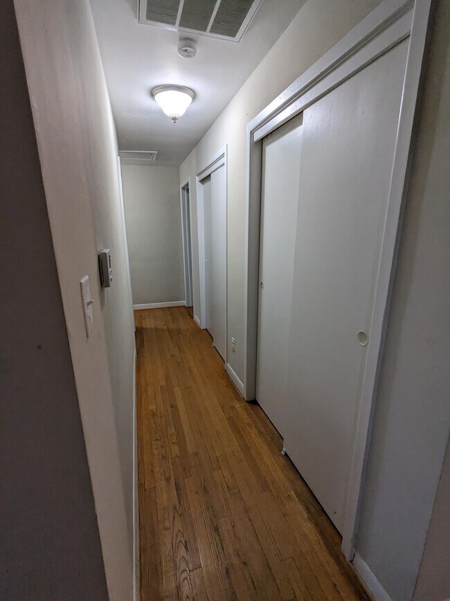 Building Photo - 315 Martha Lee Dr