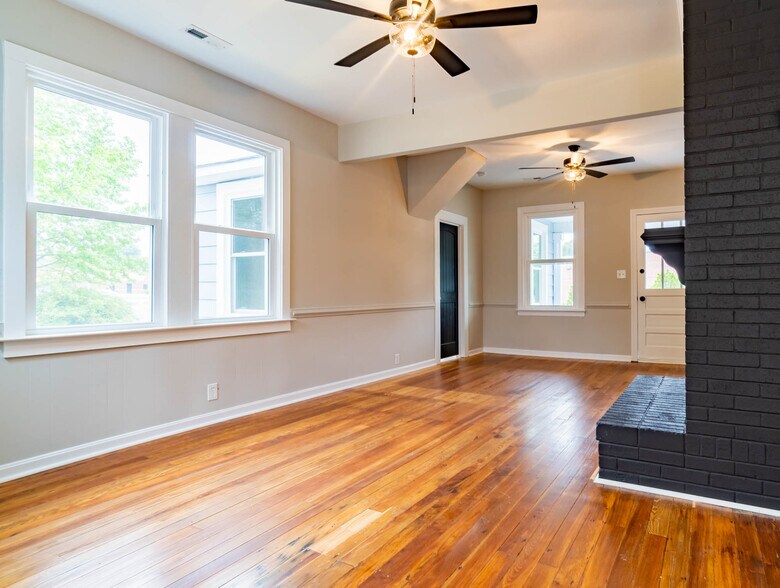 Building Photo - 3502 Oaklawn Blvd