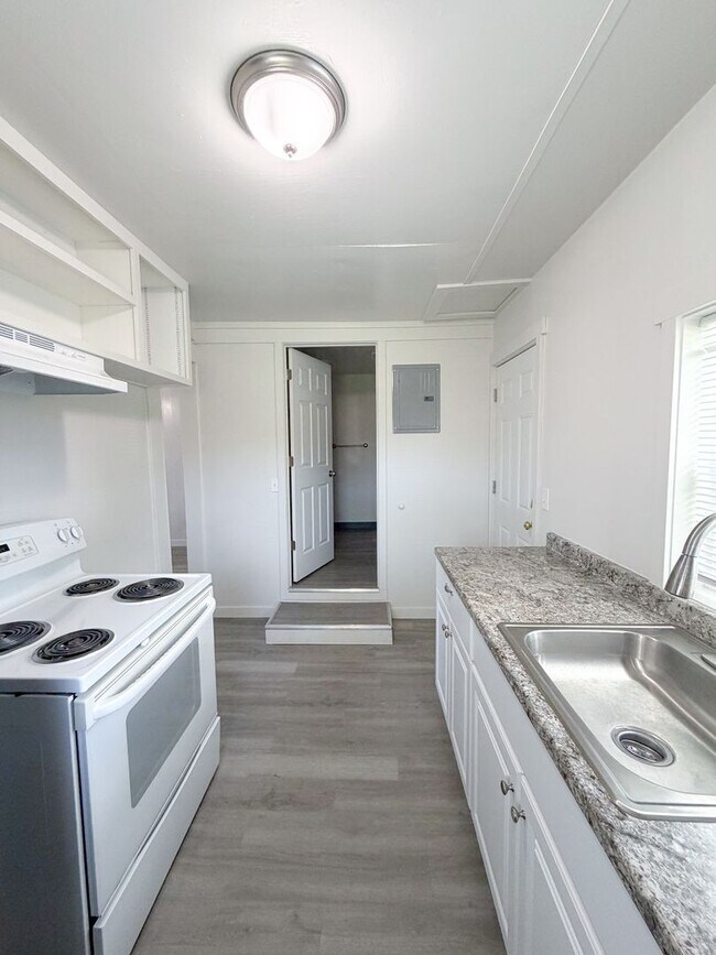 Building Photo - Thorpe Duplexes