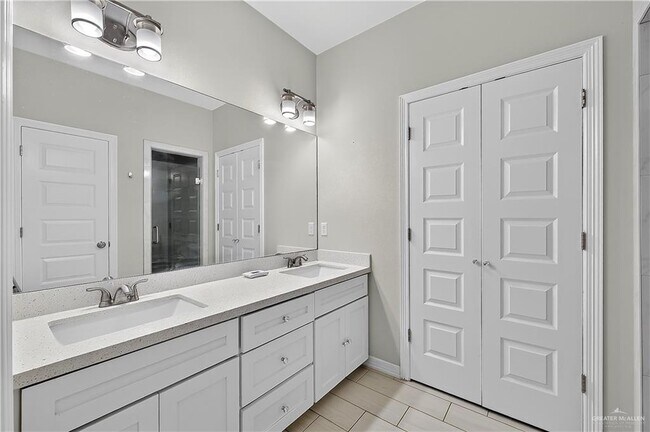 Building Photo - 16 Spanish Oak Dr