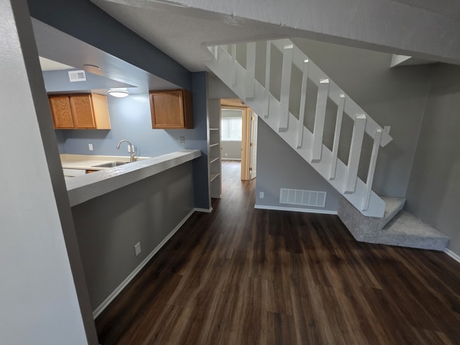 Building Photo - 3320