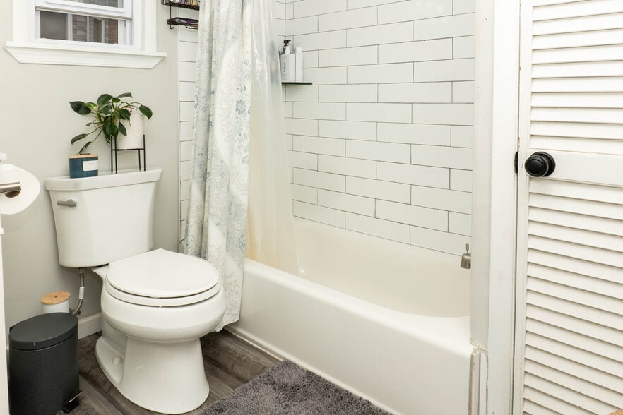 Building Photo - 1230 Mercy St