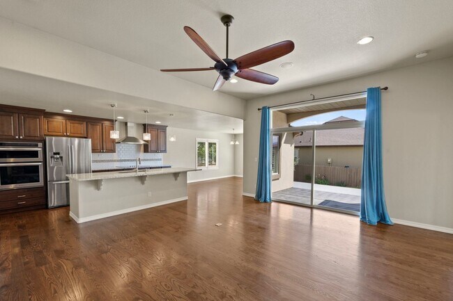 Building Photo - Immaculate & Stunning 4BD Ranch Style in C...