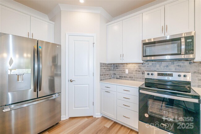 Building Photo - 23018 Clarabelle Dr