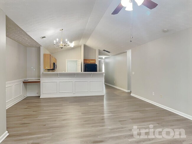 Building Photo - 613 Shadow Lake Dr