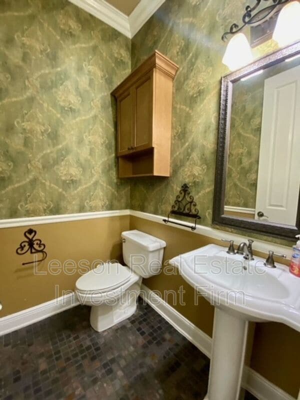 Building Photo - 1040 Sunshine Ln