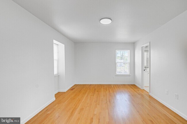 Building Photo - 17515 Sabrina Terrace