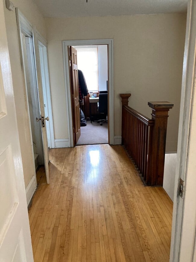 Building Photo - 3+ Bedroom / 2 Bath Single Family Home Ava...