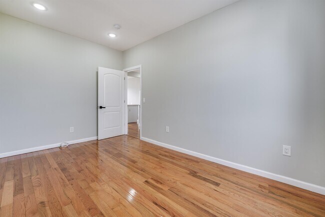 Building Photo - 222 69th St
