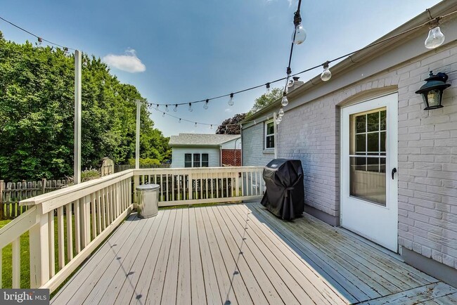 Building Photo - 4715 Oxbow Rd