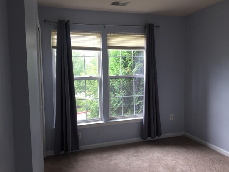 Building Photo - 8701 Rochelle Dr