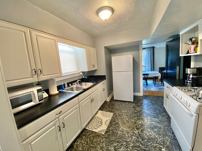 Building Photo - 988 Nela View Rd